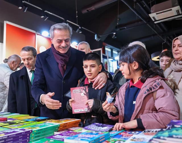 Çocuklar ve yetişkinler, Sakarya'daki edebiyat fuarında kitaplar ve etkinliklerle buluşuyor.